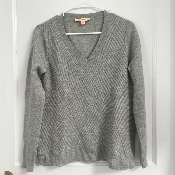 Wythe NY Grey Cashmere V Neck Sweater Size
M $390 - Picture 1 of 3